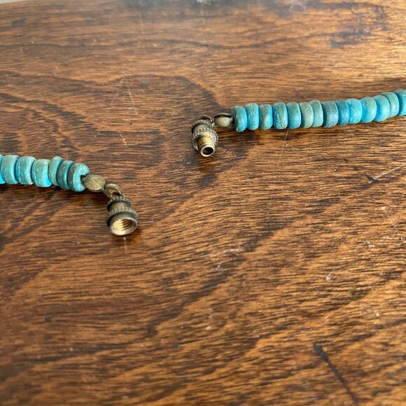 Vintage Parrot Necklace Wood Beaded Screw Clasp 3 Strand Painted Blue Retro Zoo - Picture 5 of 6